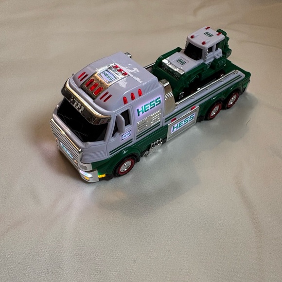 Hess 2024 Mini Collection - Picture 4 of 5